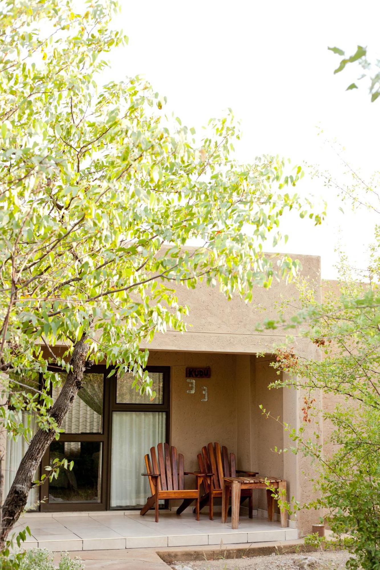 Toshari Lodge Okaukuejo Extérieur photo
