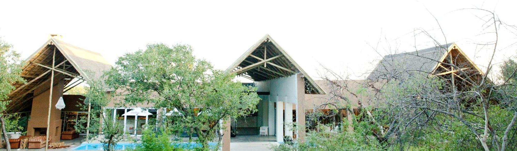 Toshari Lodge Okaukuejo Extérieur photo