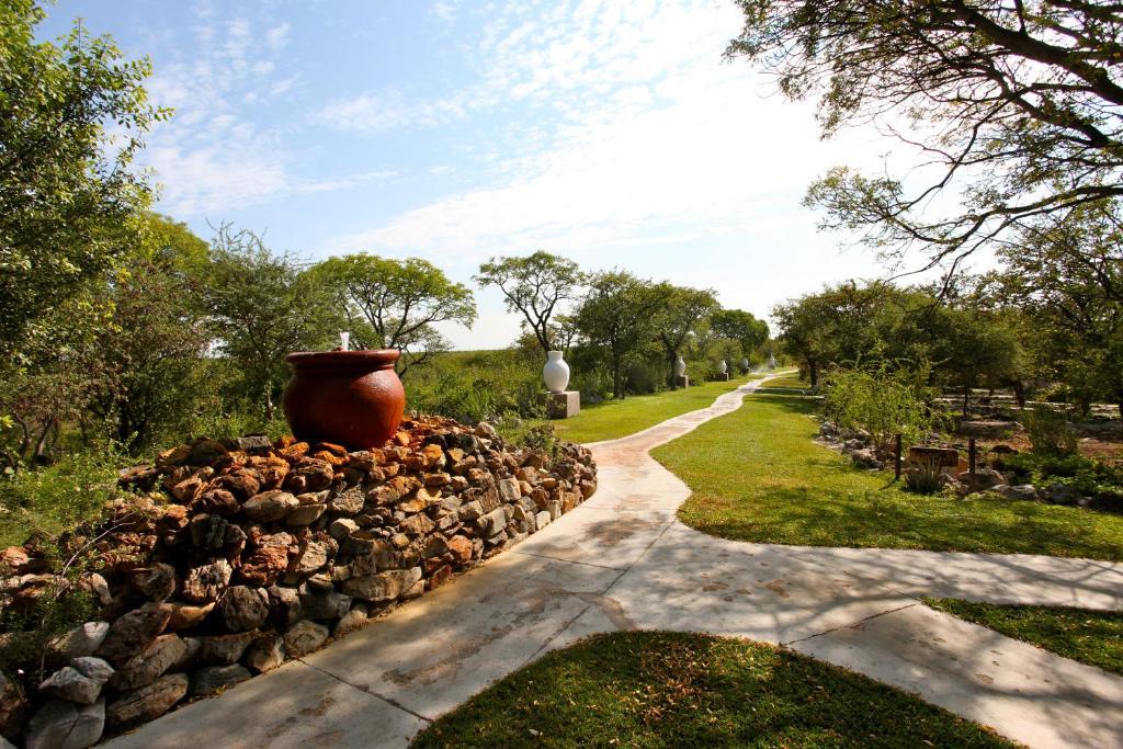 Toshari Lodge Okaukuejo Extérieur photo
