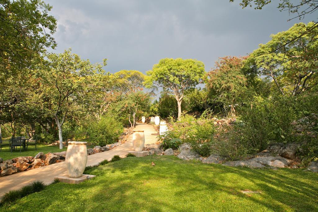 Toshari Lodge Okaukuejo Extérieur photo