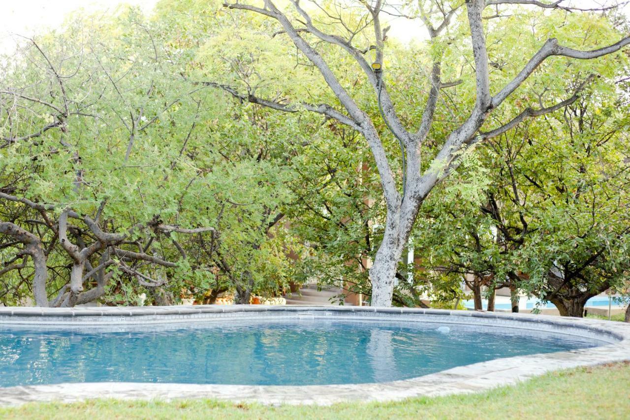 Toshari Lodge Okaukuejo Extérieur photo